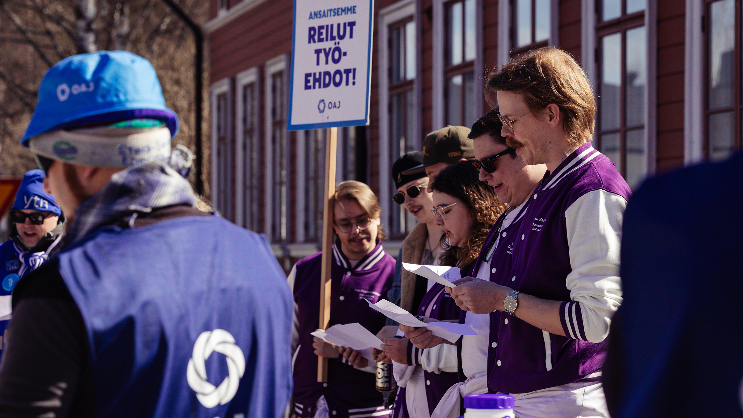 0_20260421_amk-lakko_esitys_opsikelijat_Mikkeli_byPihlaLiukkonen_2430x1368px.jpg